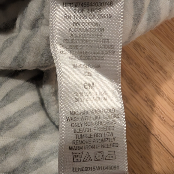 Set Of 2 Rompers - Picture 3 of 4